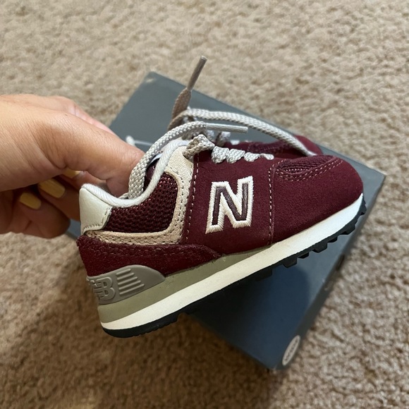 New Balance 574 infant sneakers in burgundy red Size 3C wide - Picture 6 of 7